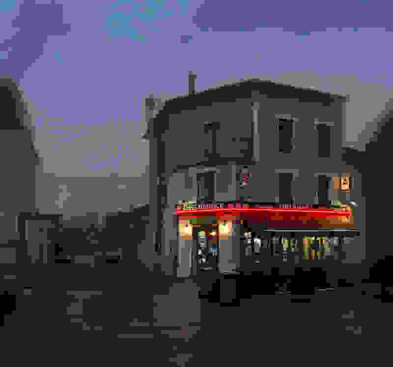 1slta-kafe-tou-parisioy-pou-eksafanizontai.jpg