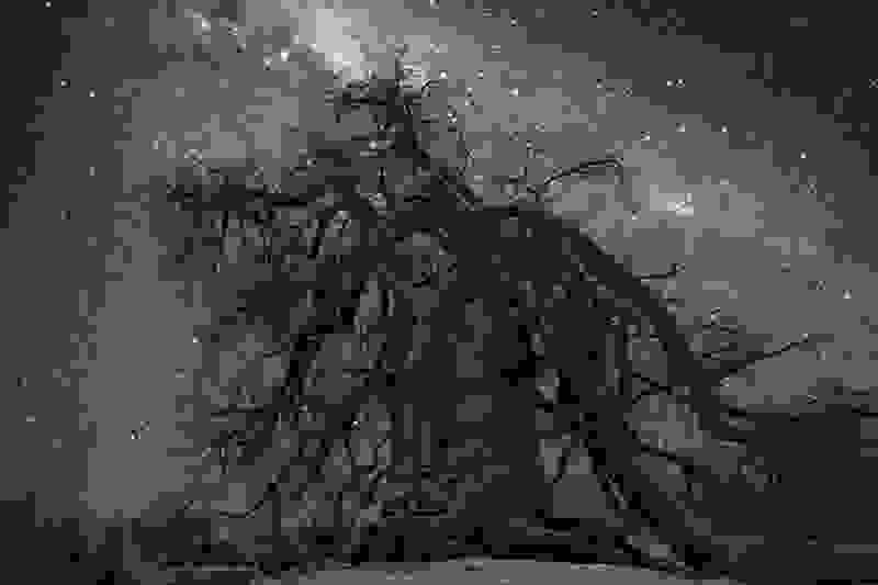 Beth-Moon-gerika-dentra-kato-apo-ton-enastro-ourano-Hercules.jpg