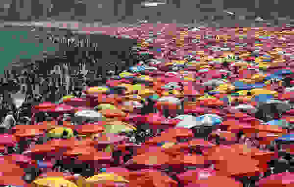 Ipanema_crouded_1.jpg