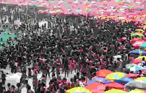 Ipanema_crouded_2.jpg