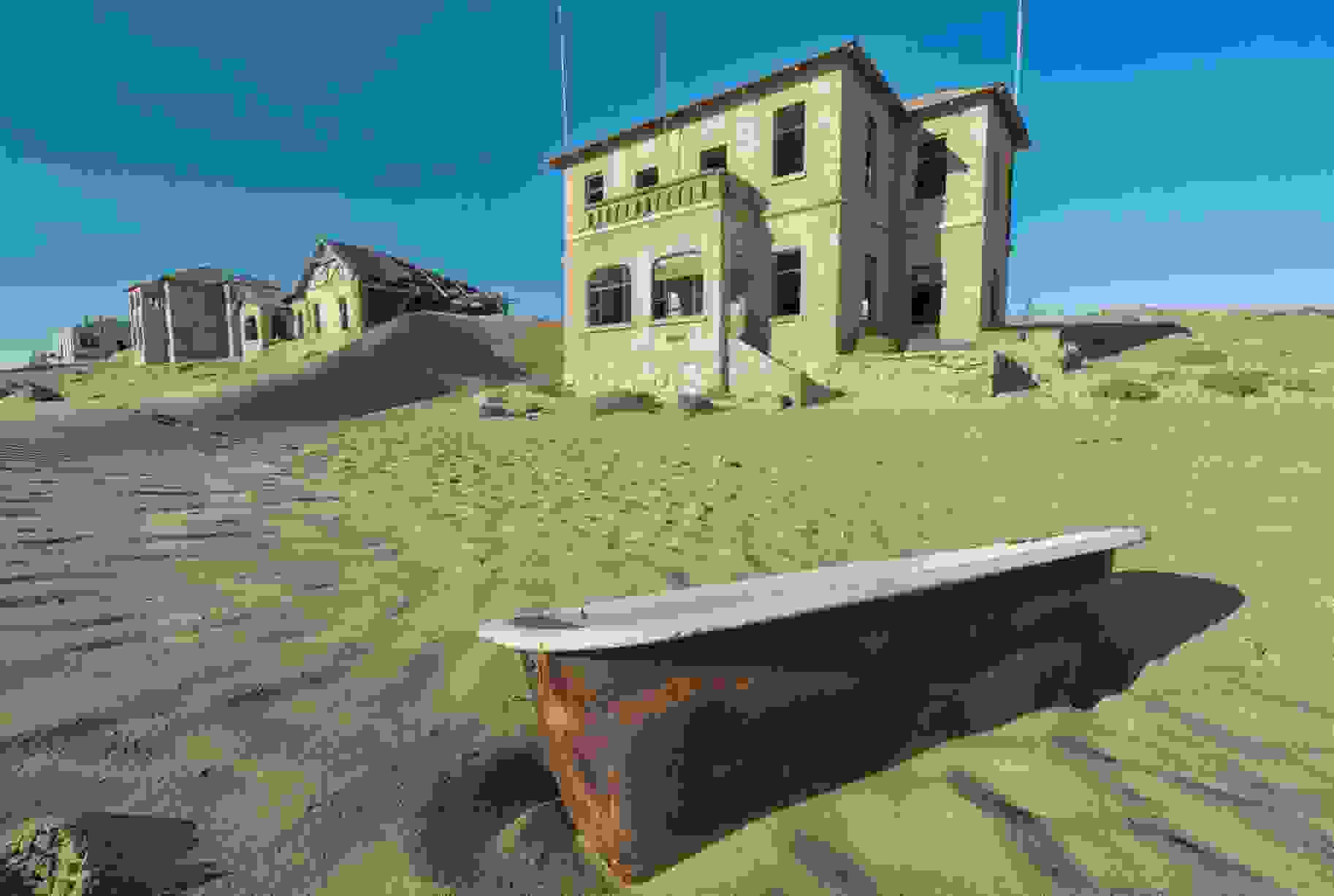 Kolmanskop-Namibia.jpg