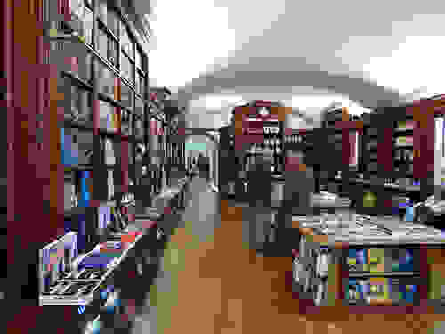 Livraria-Bertrand-Bookshop-9.jpg