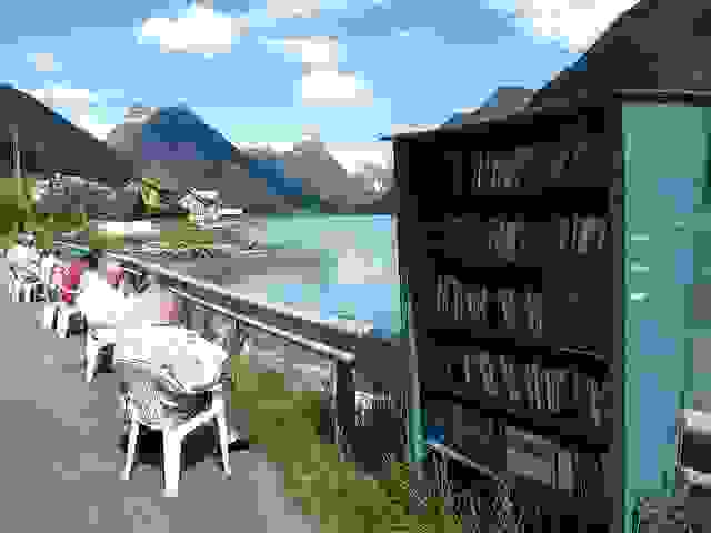 Mundal-books1.jpg
