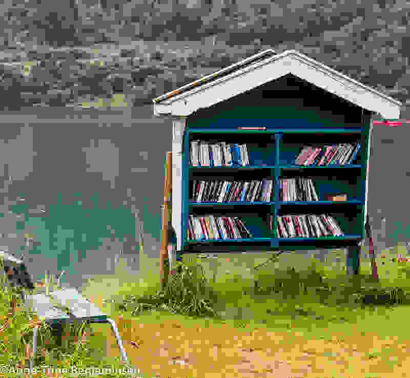 Mundal-books7.jpg