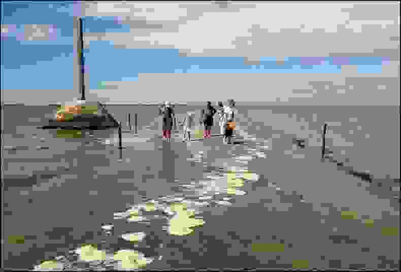 Passage-du-Gois-A-watery-road-linking-the-island-of-Noirmoutier-to-the-mainland-3.jpg
