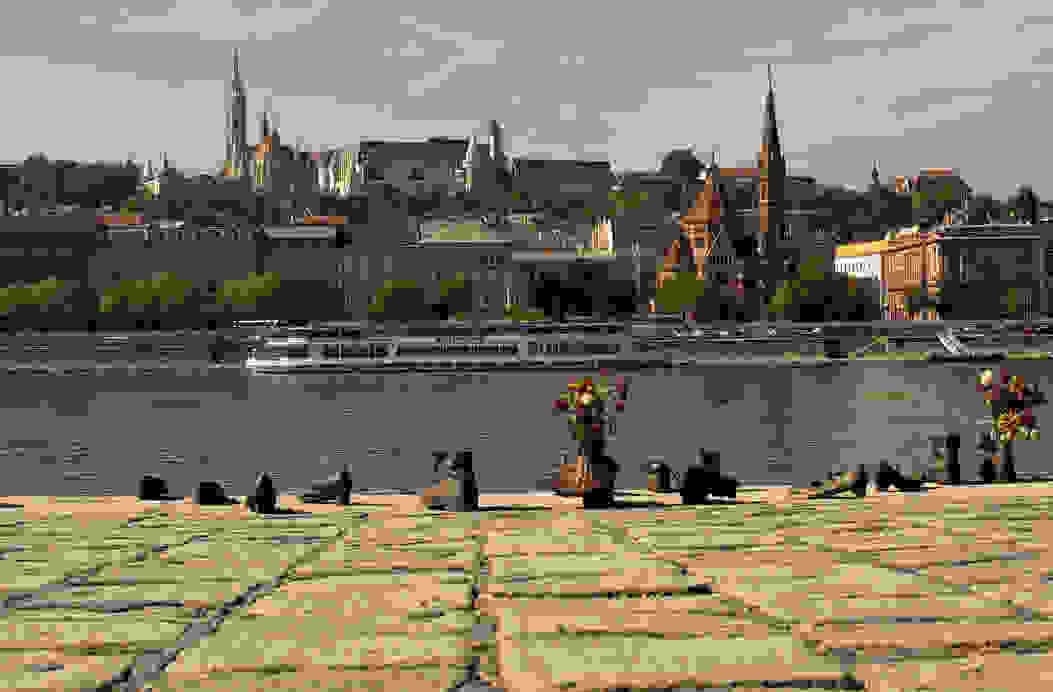 Shoes-on-the-Danube_mini.jpg