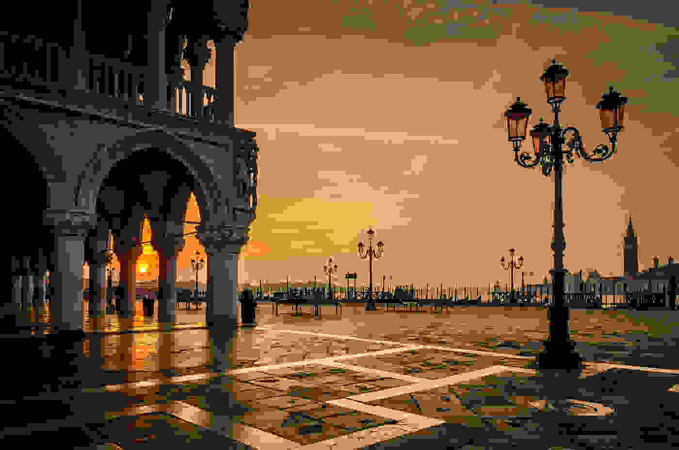 Sunrise-at-Piazza-San-Marco1.jpg