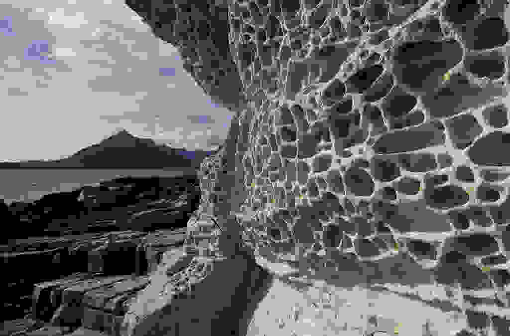 Tafoni-b.jpg
