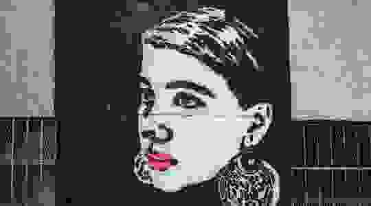 woman-wall2