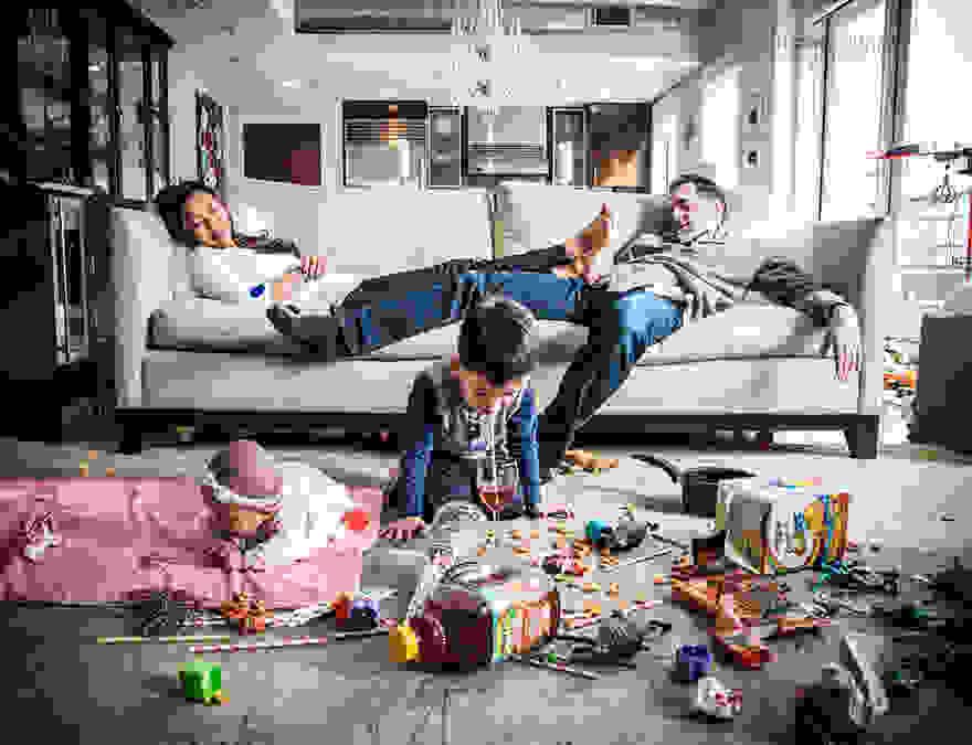 best-case-scenario-realistic-family-chaotic-photography-danielle-guenther-11__880.jpg