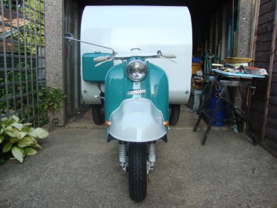big-a_soviet_era_scooter_transformed_into_a_nifty_mobile_home_640_01.png