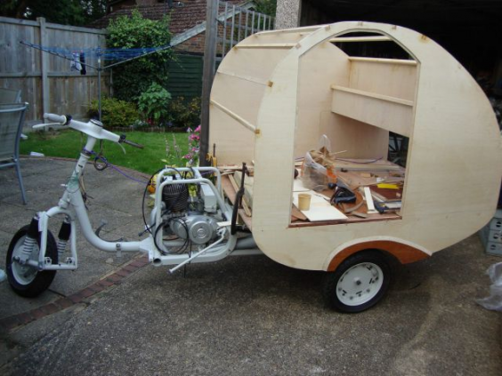 big-a_soviet_era_scooter_transformed_into_a_nifty_mobile_home_640_11.png