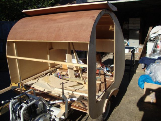 big-a_soviet_era_scooter_transformed_into_a_nifty_mobile_home_640_12.png