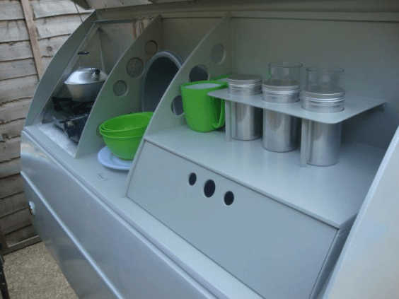 big-a_soviet_era_scooter_transformed_into_a_nifty_mobile_home_640_20.png