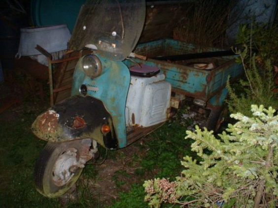 big-a_soviet_era_scooter_transformed_into_a_nifty_mobile_home_640_28.png