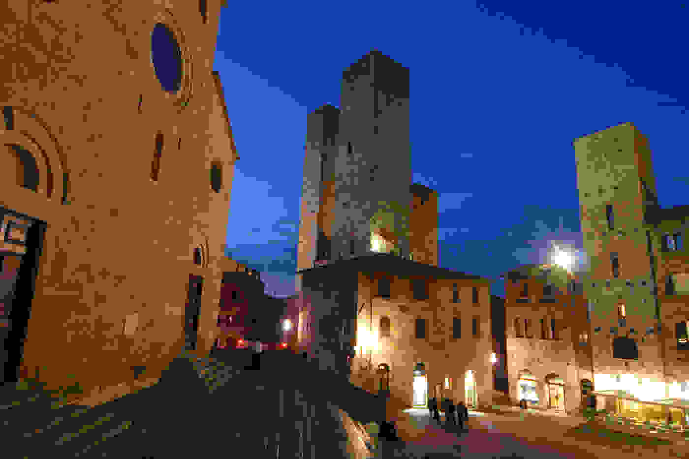 duomo-collegiata-platz-in-san-gimignano.jpg