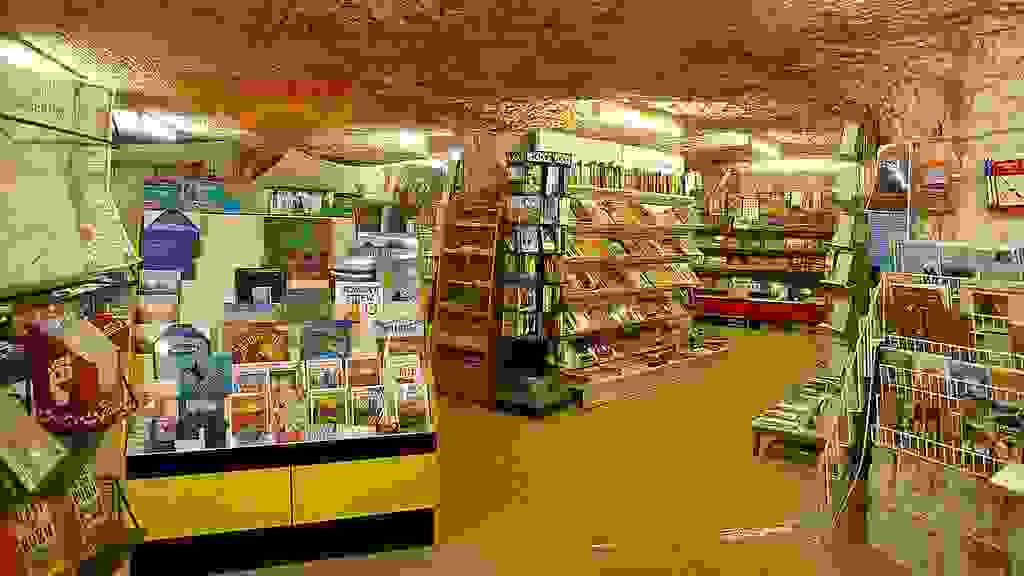 1024x576xcooberpedybookshop.jpg.pagespeed.ic.keBtqrWCGy