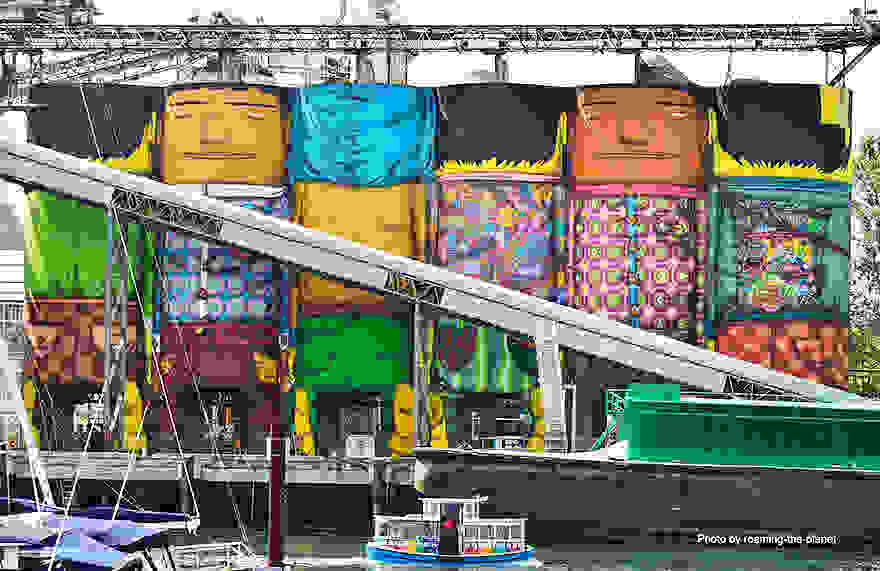 giants-graffiti-industrial-silos-os-gemeos-2