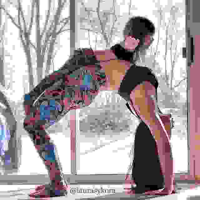 mom-and-daughter-yoga-laura-kasperzak-1