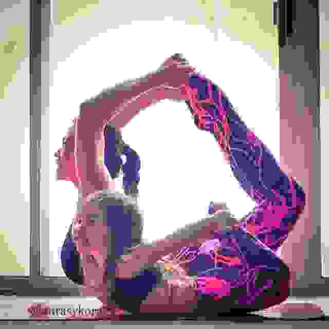 mom-and-daughter-yoga-laura-kasperzak-12