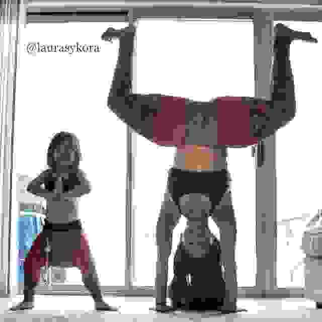 mom-and-daughter-yoga-laura-kasperzak-5