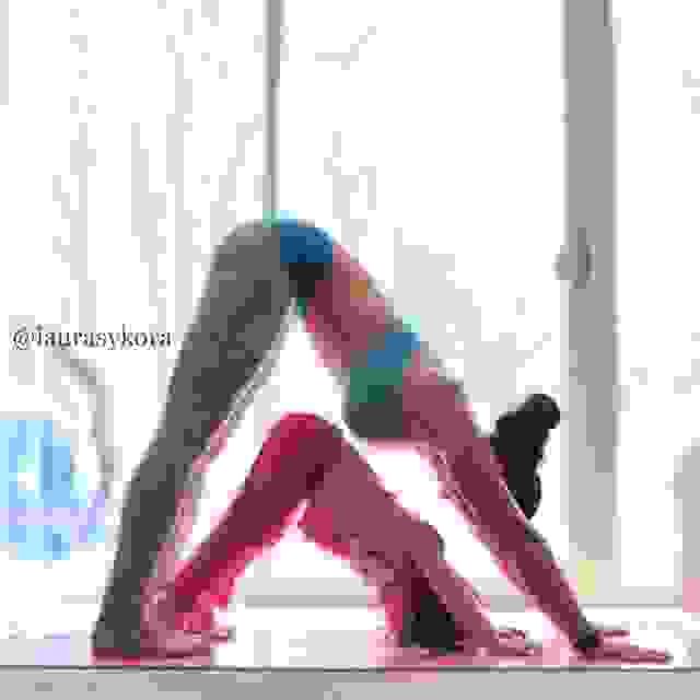 mom-and-daughter-yoga-laura-kasperzak-7