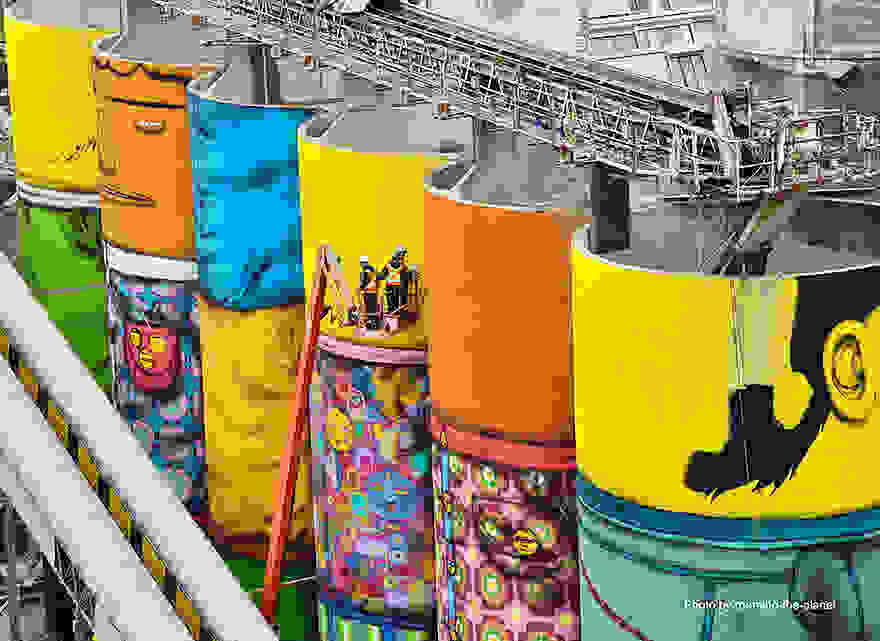 giants-graffiti-industrial-silos-os-gemeos-6.jpg