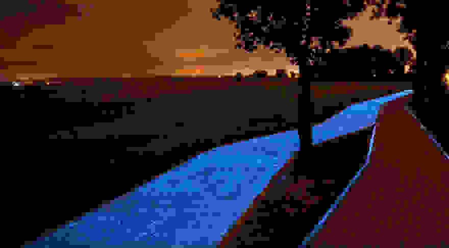 glowing-blue-bike-lane3.jpg