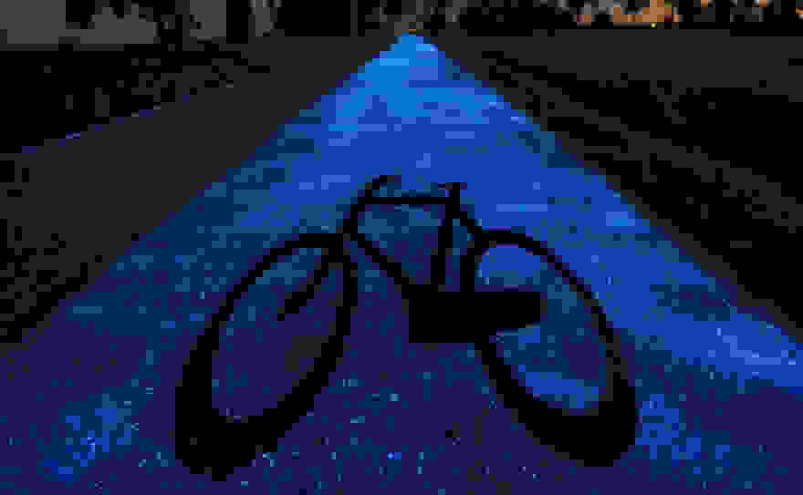 glowing-blue-bike-lane4.jpg
