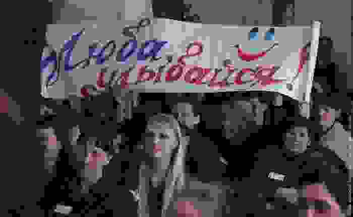 i-zoi-ton-gynaikon-kratoumenonRosia03.jpg