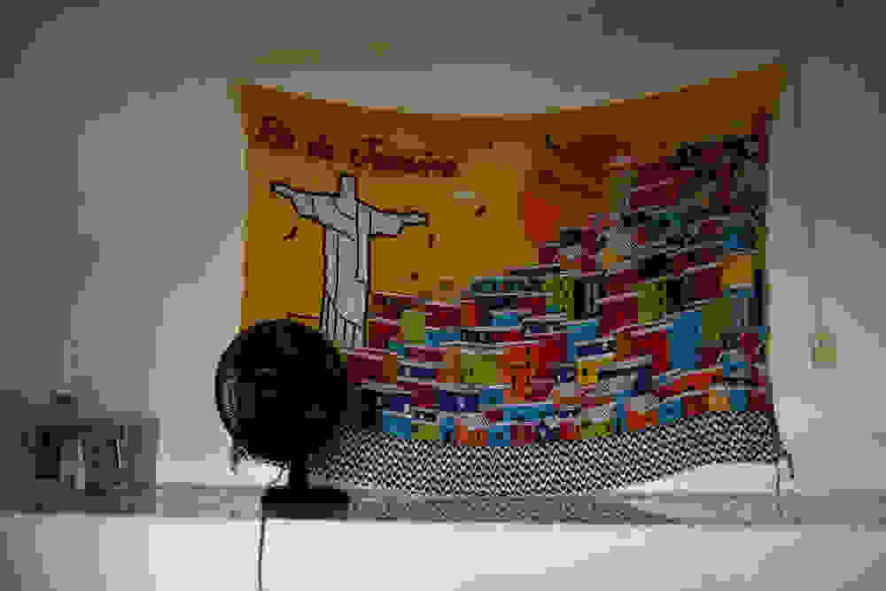 ksenones-stis-faveles-tou-rio15.jpg
