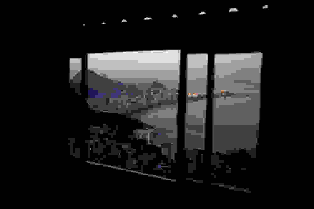 ksenones-stis-faveles-tou-rio16.jpg