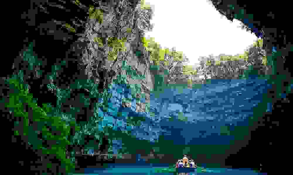 melissani.jpg