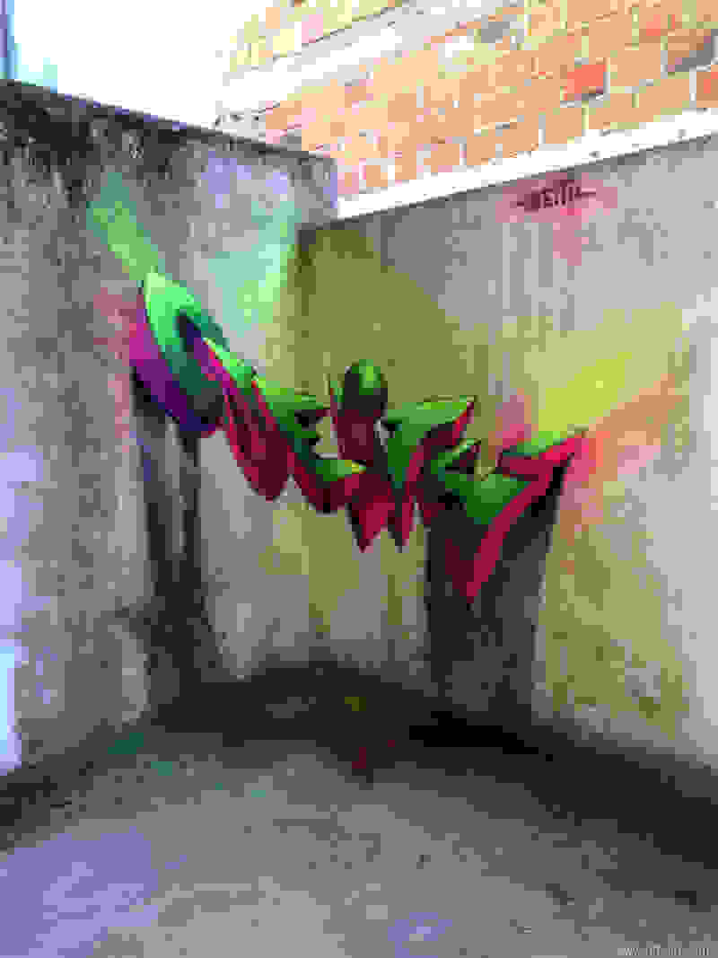 odeith-anamorphic-3d-graffiti-letters-pink-and-green-fluor-lights-lisboa-portugal.jpg