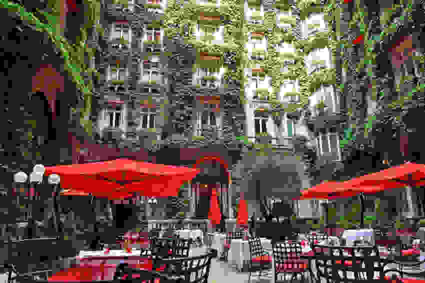 plaza-athenee-1.jpg