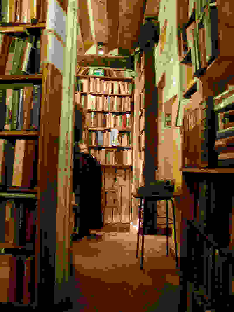 shakespeare-and-co-biblio5.jpg