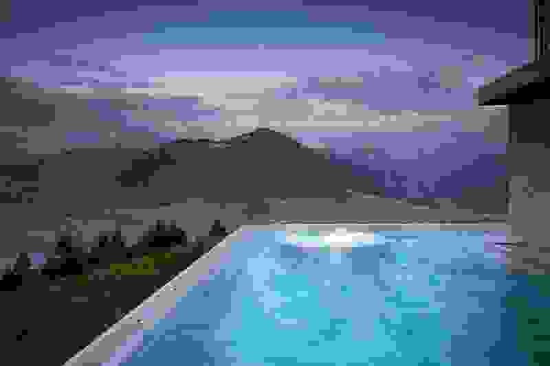 stairway-to-heaven-infinity-pool-hotel-villa-honegg-switzerland-10.jpg