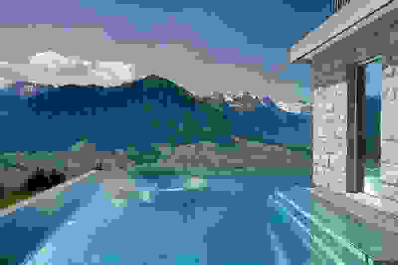 stairway-to-heaven-infinity-pool-hotel-villa-honegg-switzerland-7.jpg