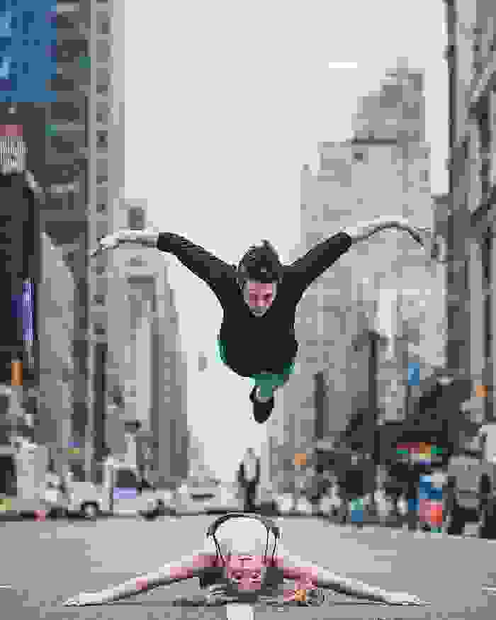 urban-ballet-dancers-new-york-streets-omar-robles-102-57b30fb882299__700.jpg
