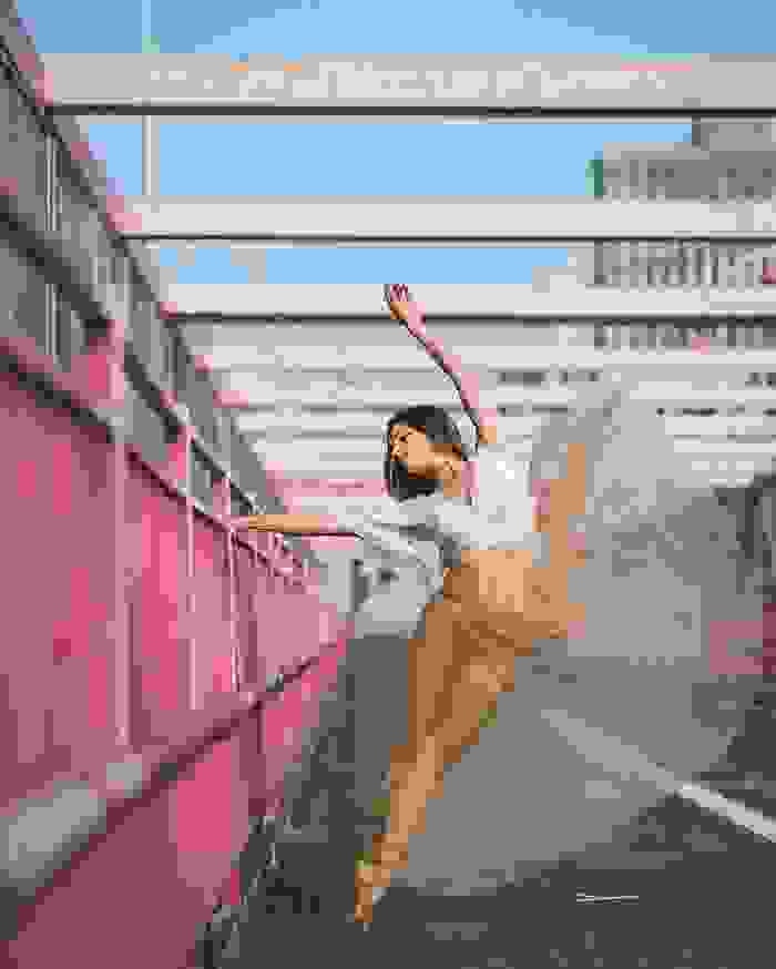 urban-ballet-dancers-new-york-streets-omar-robles-19-57b30e5ad1632__700.jpg
