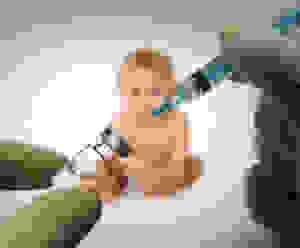 vaccine-enimeromenoi-goneis.jpg