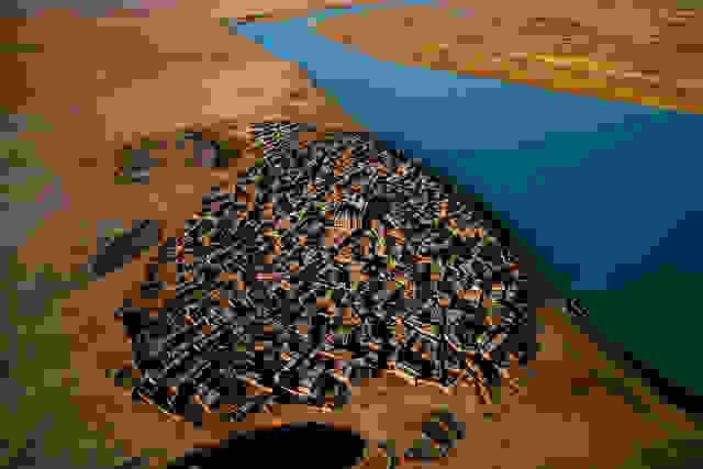 village-on-the-bank-of-the-niger-river-mali.jpg