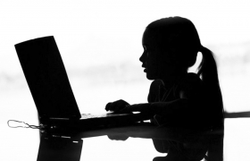 Τα παιδιά είναι εθισμένα με τα social media γιατί δεν έχουν σωστά πρότυπα.