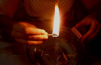 Κική Δημουλά - «Το κοριτσάκι με τα σπίρτα»