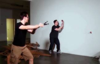 Ο εναλλακτικός τρόπος να κόψεις ένα μήλο (video)