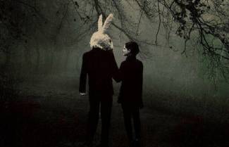 Σκεφτείτε πώς θα νιώθατε αν βρισκόσασταν σε ένα άγνωστο, σκοτεινό και παγωμένο δάσος...