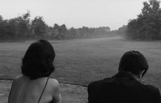 «Δεν κοιτάζουμε πια ο ένας τον άλλον, δεν αγγιζόμαστε...»