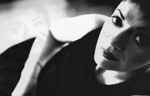 Μαλβίνα Κάραλη: "Μεταξωτή γυναίκα, γεμάτη αγκάθια..."