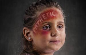 Λεκτική βία: Οι πραγματικές πληγές σε 14 φωτογραφίες ...