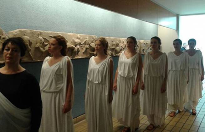 Ελληνίδες &quot;Καρυάτιδες&quot; αναζητούν την &quot;χαμένη αδερφή τους&quot; στο Βρετανικό Μουσείο